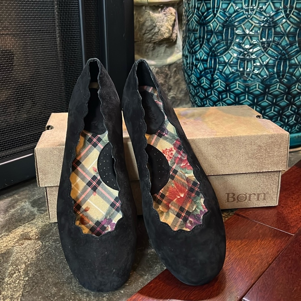 BORN Allie Scalloped Ballet Flat